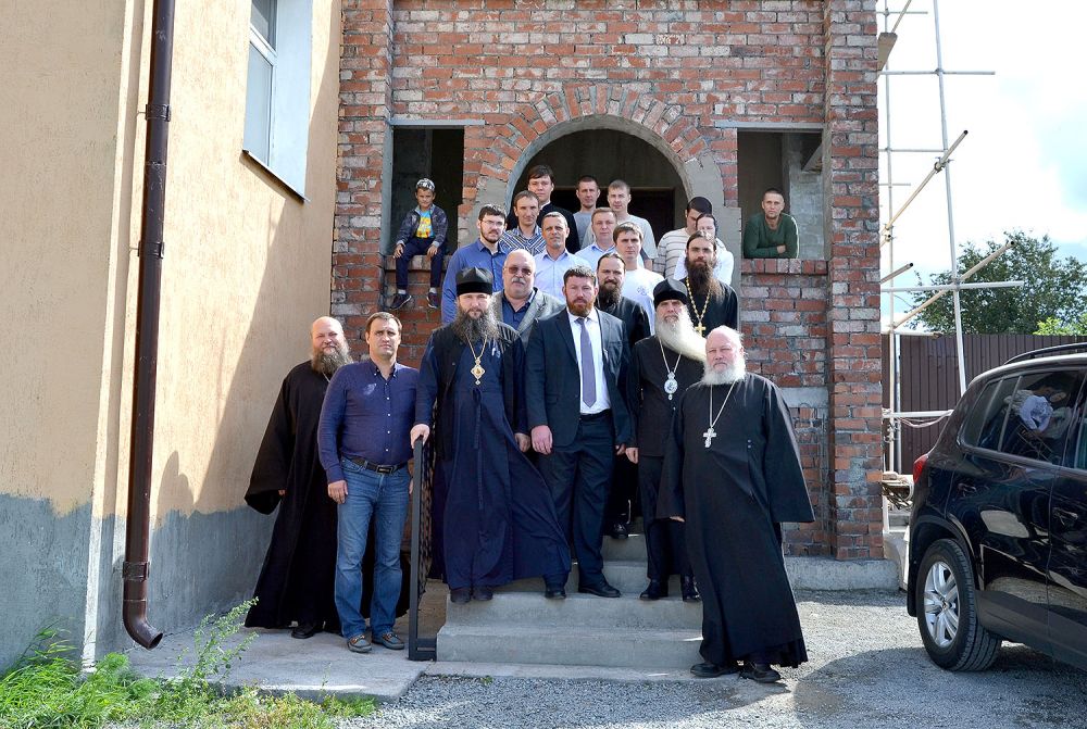 ЕПИСКОП КАМЕНСКИЙ И АЛАПАЕВСКИЙ МЕФОДИЙ И ВИКАРИЙ ЕКАТЕРИНБУРГСКОЙ ЕПАРХИИ, ЕПИСКОП СРЕДНЕУРАЛЬСКИЙ ЕВГЕНИЙ ПОСЕТИЛИ “СВЯТО-ПАНТЕЛЕИМОНОВ ЦЕНТР ДУХОВНОГО ПОПЕЧЕНИЯ”